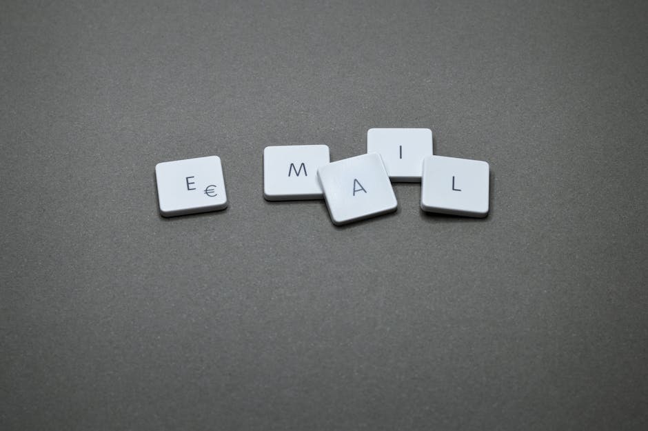 Illustration depicting the importance of an email list in online marketing